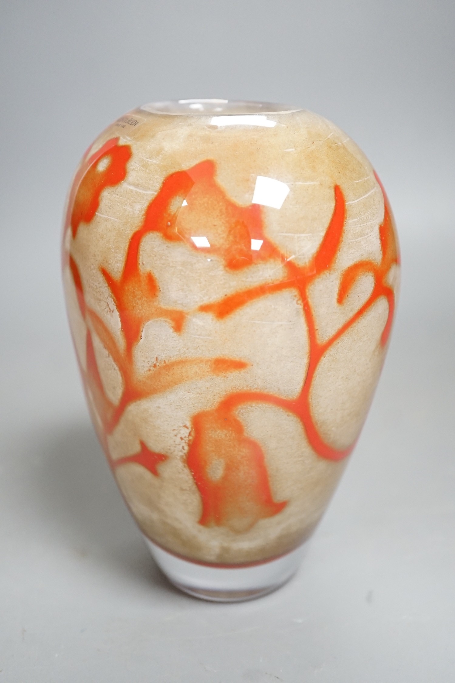 A Kosta Boda Olle Brozén studio glass vase 16cm.